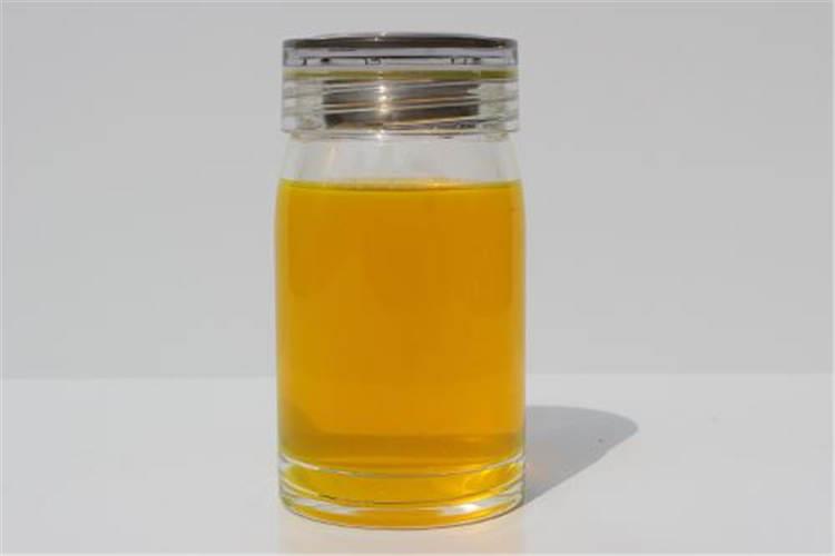 如果環境潮濕，油液中有進水的可能時，宜選用防銹性、抗乳化性、抗氧化性能較好的工業齒輪油